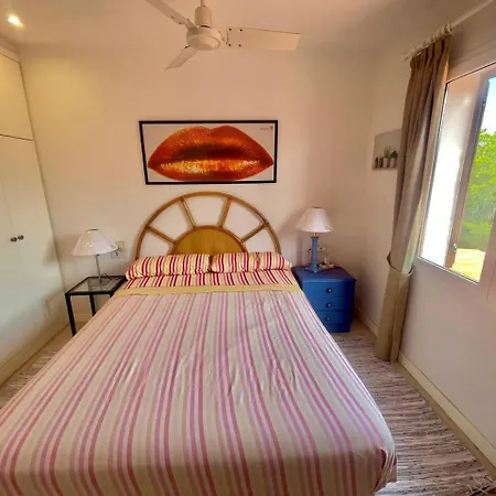 公寓 With Views Of *