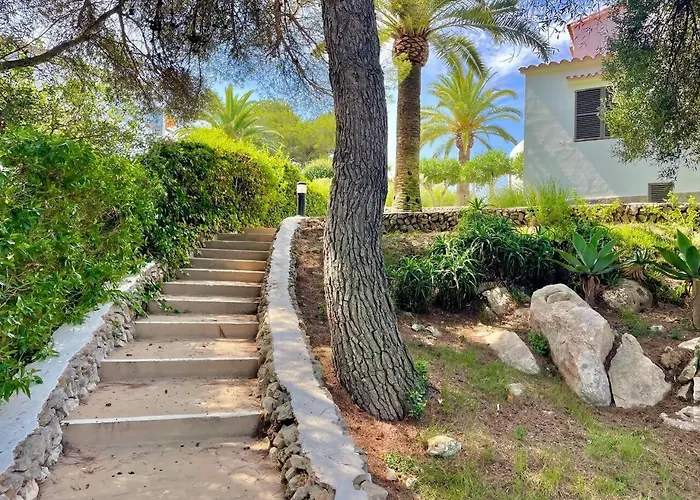 With Views Of דירה