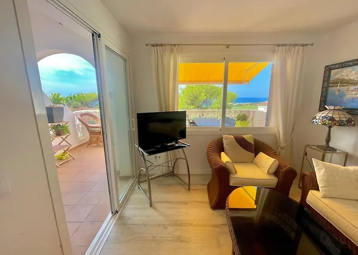 With Views Of דירה *