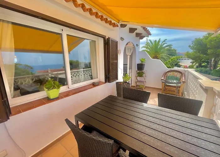 With Views Of דירה *